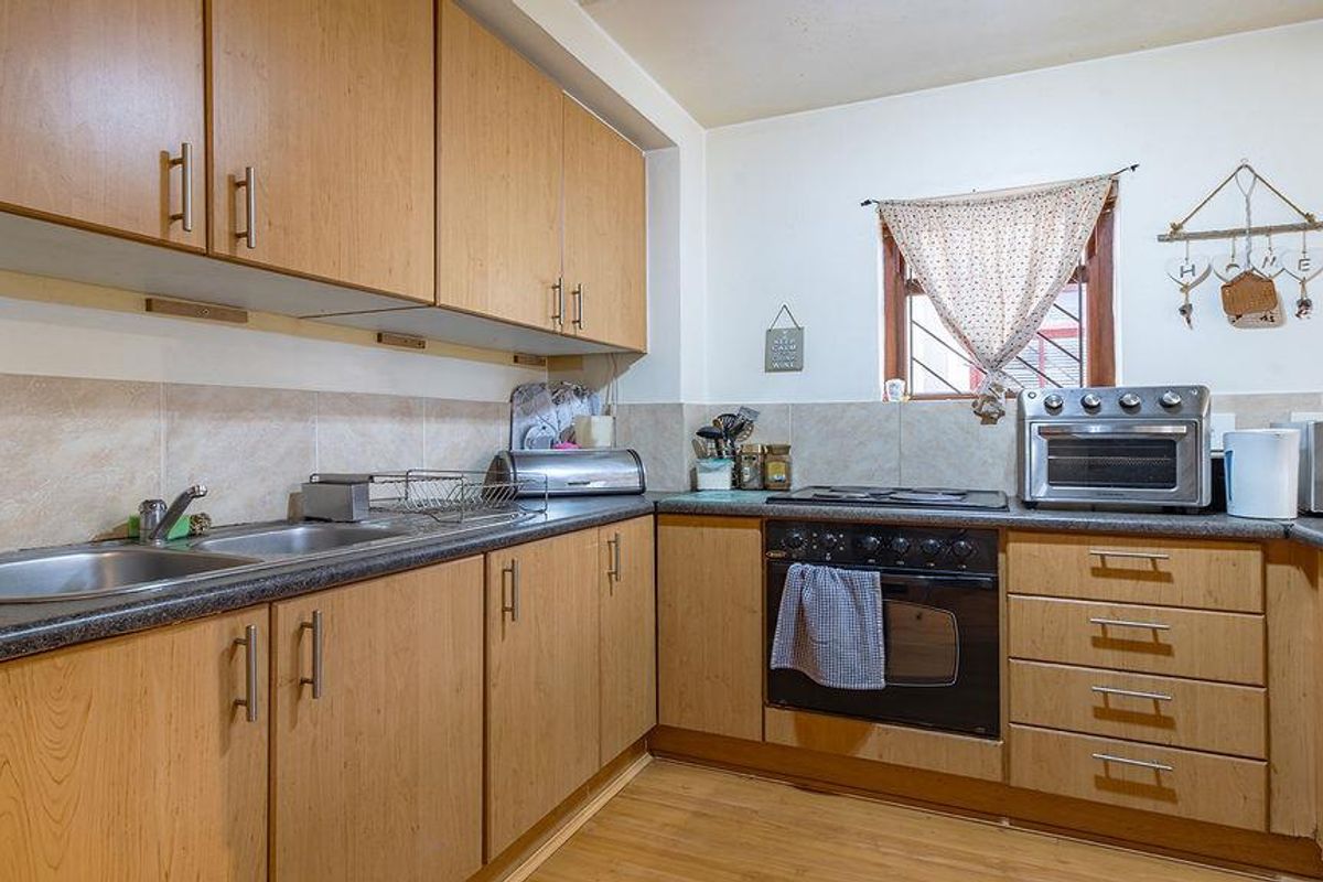 Step Into This Cozy And Open Plan Duplex, Where Every Detail is Designed For Comfort - Photo 2