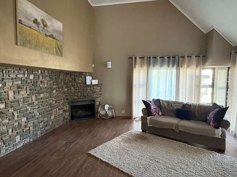 Spacious Family Home with Flatlet, Office & Entertainment Area – Ludwigsdorf - Photo 4