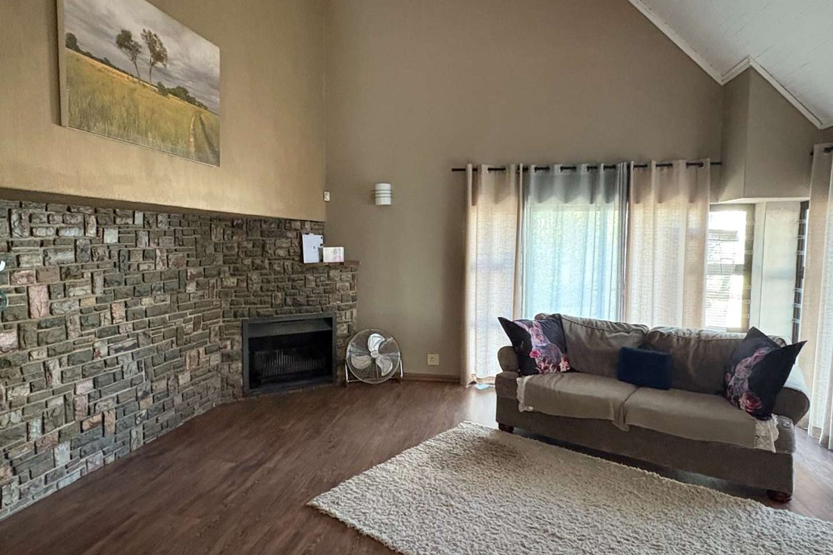 Spacious Family Home with Flatlet, Office & Entertainment Area – Ludwigsdorf - Photo 4