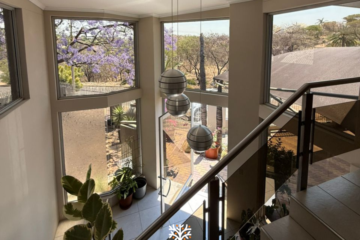 FAMILY HOME FOR SALE IN LUXURY HILL - Photo 2