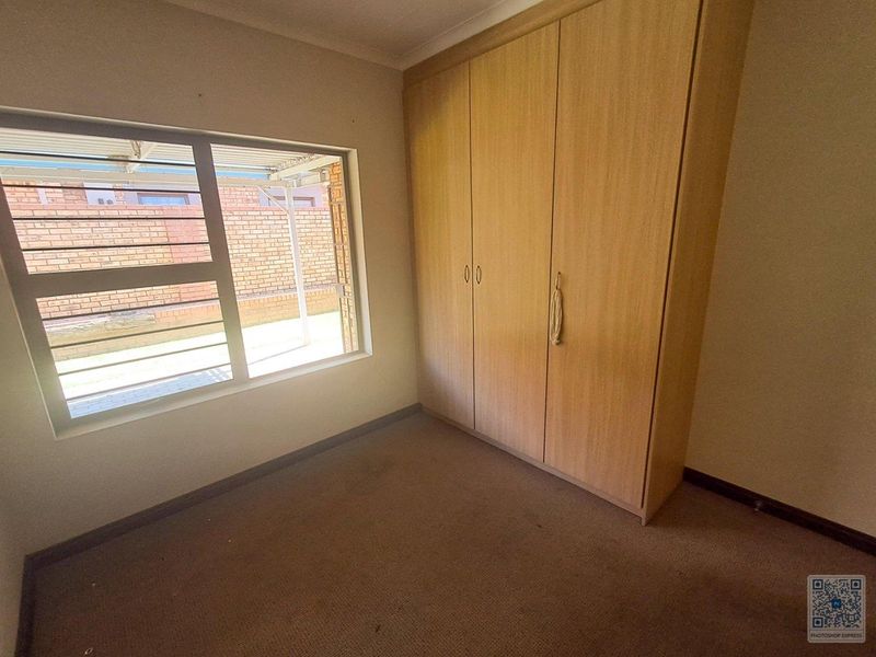 2 Bedroom House In Country Life Retirement Village - Photo 6