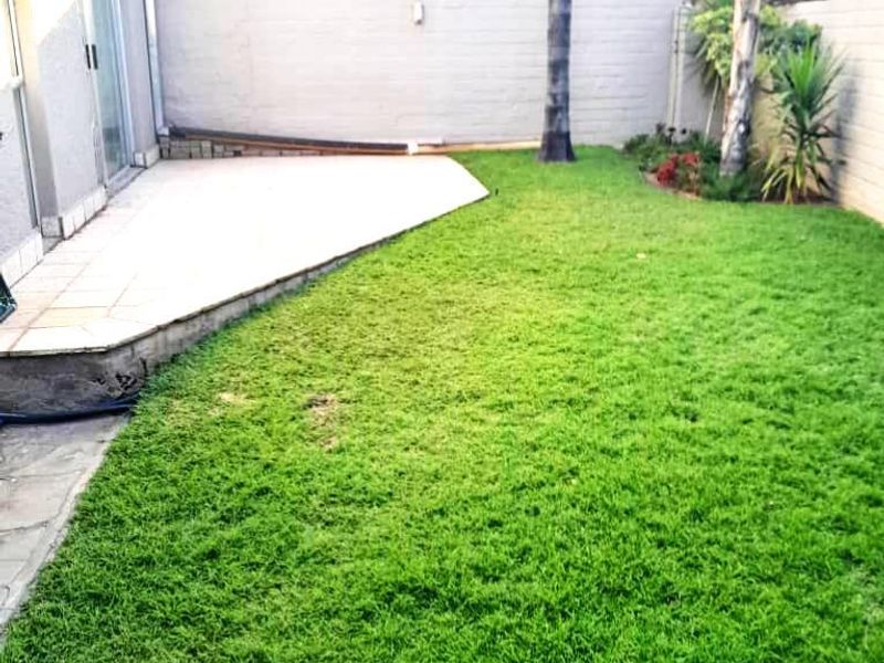 SPACIOUS TOWNHOUSE SET IN A SECURE COMPLEX - Photo 2