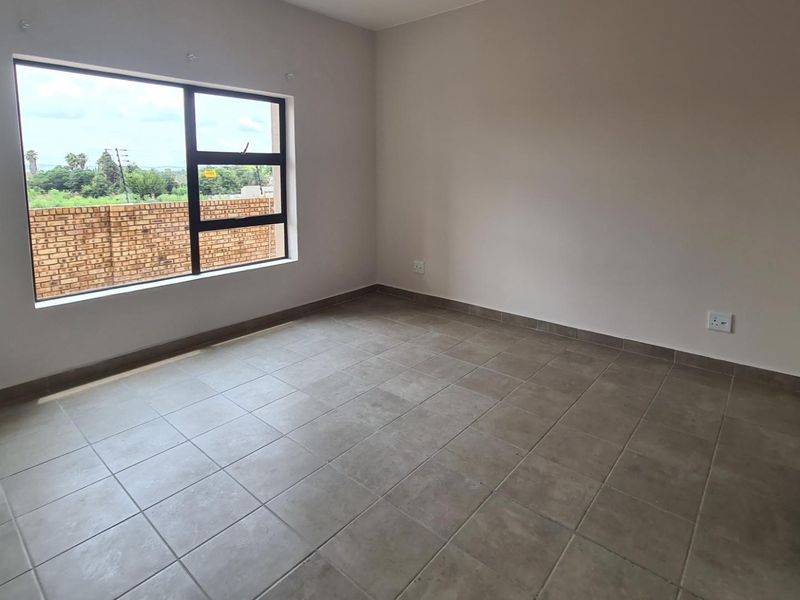 3 Bedroom / 2 Bathroom / Laundry / 1Garage / 1st floor apartment - Photo 10