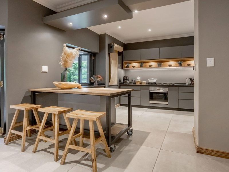 Fully renovated exquisite family home - Photo 3