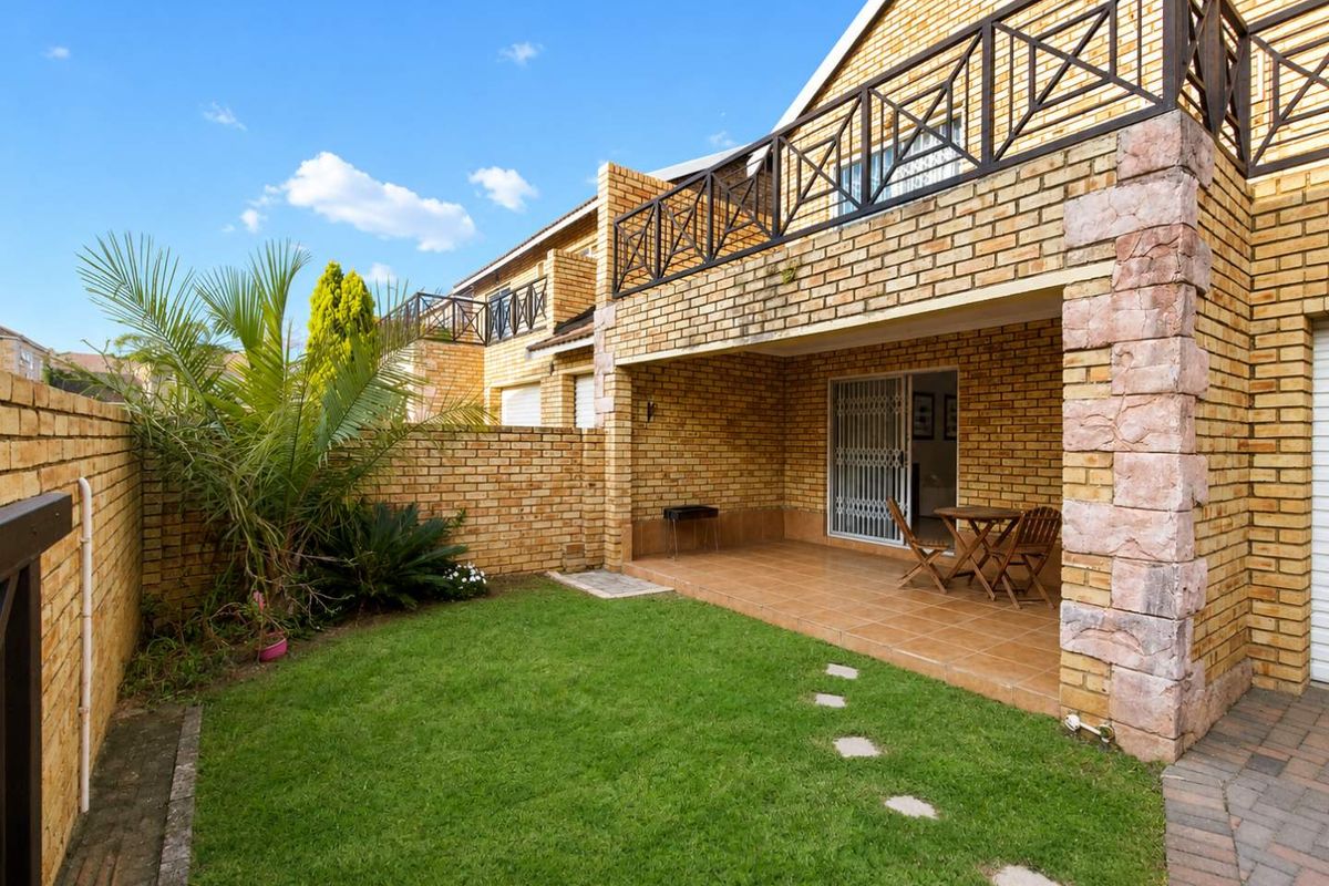 3 Bedroom Townhouse to rent in Wigeheuwel - Photo 2
