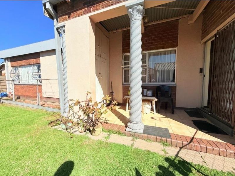 4 Bedroom House For Sale in Vanderbijlpark CE3 - Photo 5