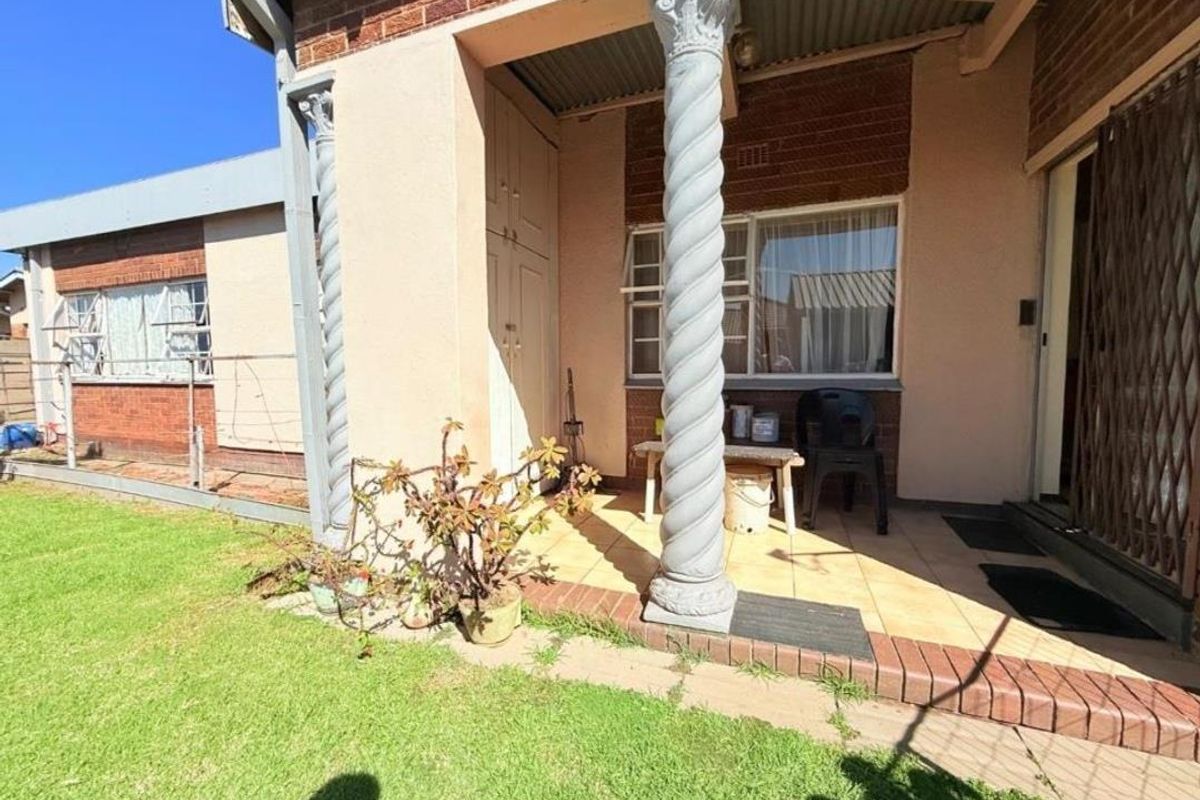 4 Bedroom House For Sale in Vanderbijlpark CE3 - Photo 5