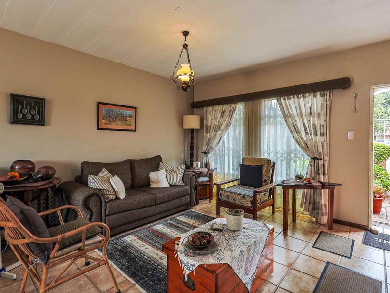 Secure 3 Bedroom Townhouse with Private Garden in a Well-Maintained Complex - Photo 7