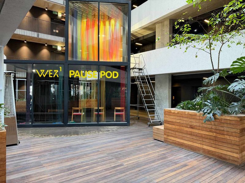 Modern Airbnb-Ready 1-Bedroom Apartment in an Upmarket 24/7 Concierge Building - Photo 5