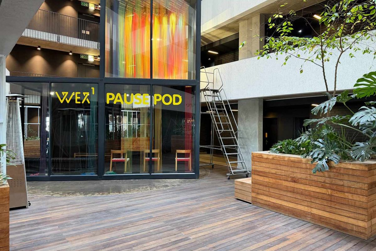 Modern Airbnb-Ready 1-Bedroom Apartment in an Upmarket 24/7 Concierge Building - Photo 5