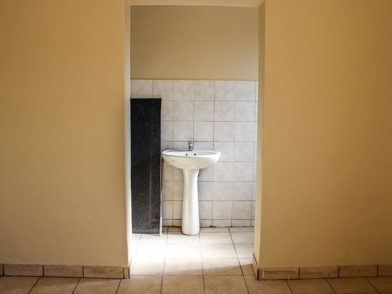 Unlock the Potential: Transform This Spacious Mineralia Gem into Your Dream Home! - Photo 10