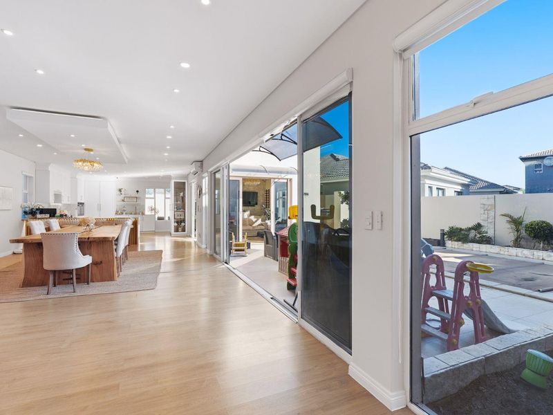 Exquisite Contemporary Residence in Prestigious Sagewood Estate - Photo 6