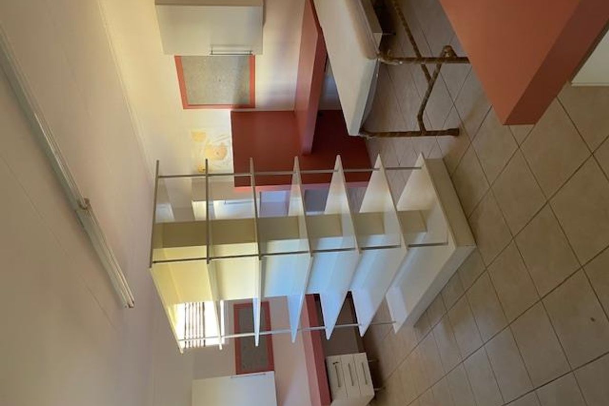 Luxurious 8-Bed Mansion: Your Dream B&B Awaits - Photo 4