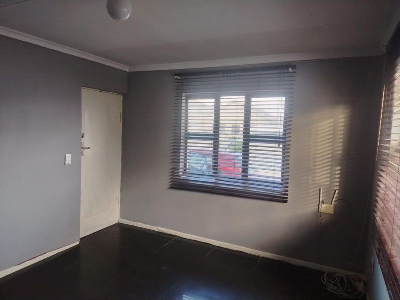 Charming 3-Bedroom House for Rent in Ilitha Park, Khayelitsha - Photo 8