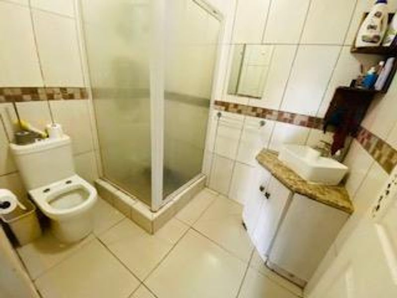 Exceptional Multi-Unit Property with Two Main Homes, Flats & Multiple Garages – Walvis Bay, Namibia - Photo 7