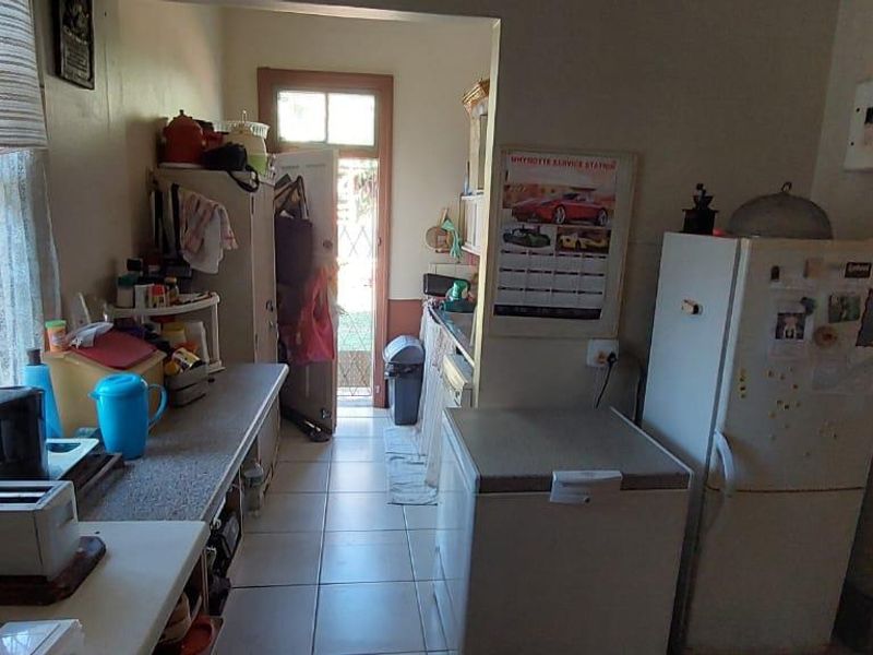 3 Bedroom Home with Extensive Level Garden - Photo 8