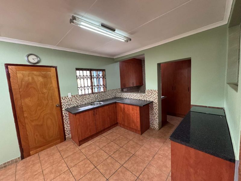 Large Family Home for Sale in Randhart - Photo 9