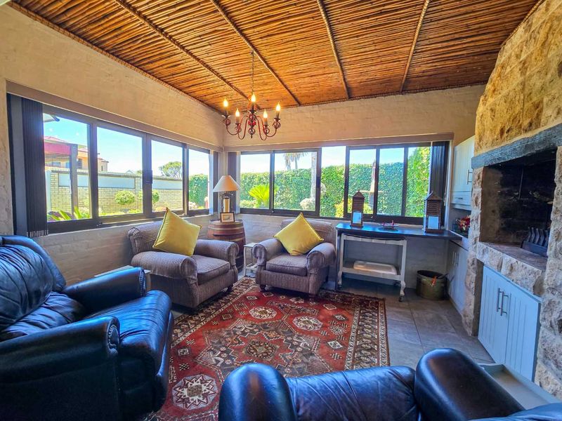 Upmarket family home for sale in Stilbaai-Wes. - Photo 3
