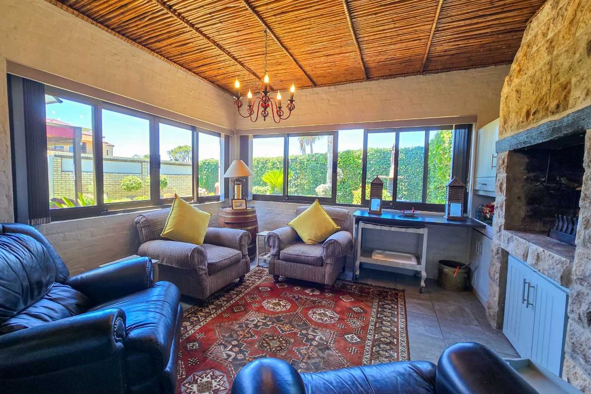 Upmarket family home for sale in Stilbaai-Wes. - Photo 3