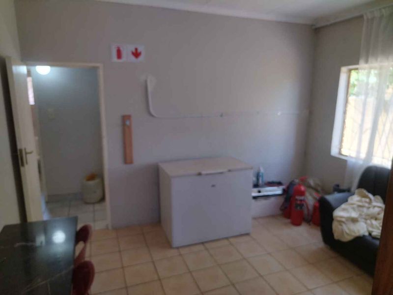 Investment Property for sale in Soshanguve F - Photo 4