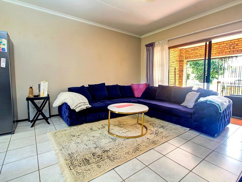 Modern, Well-Kept Townhouse in Prime Location - Photo 6