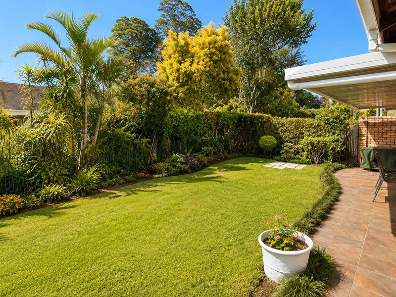 Peaceful over-50s living with solar, beautiful gardens and a lifestyle you can slow down into. - Photo 10