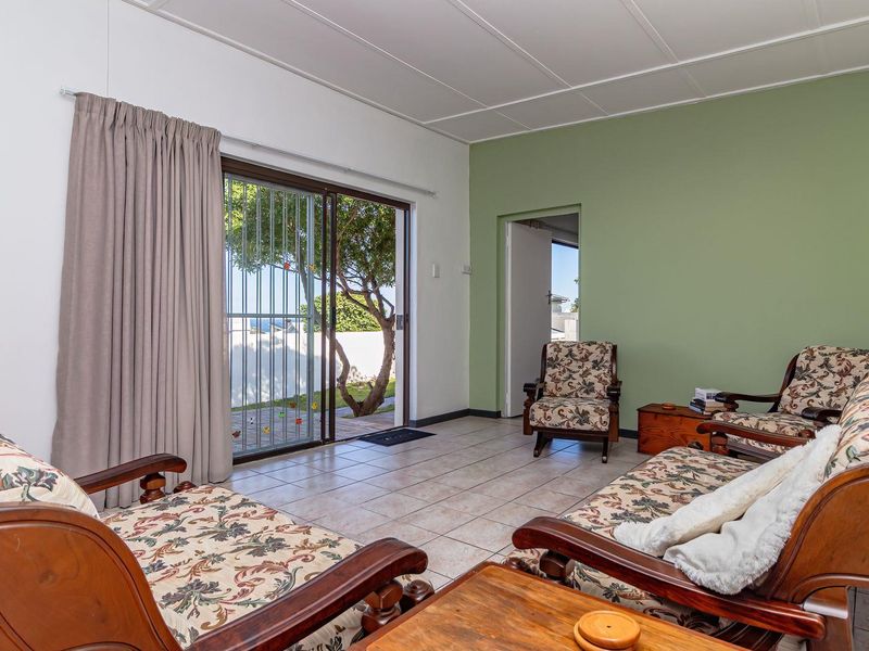 Affordable coastal living with sea and mountain views - Photo 7