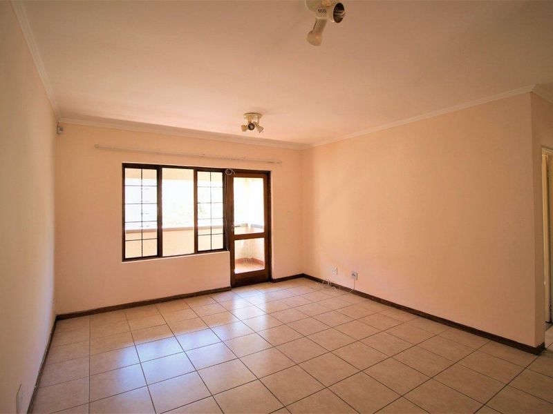 Neat 2 Bedroom, 2 Bathroom Apartment in Rivonia - Photo 6