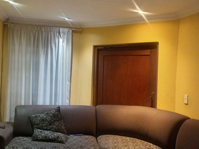 Mahube Valley 2-Bed House: Space, Parking & Extra Income Room - Photo 8