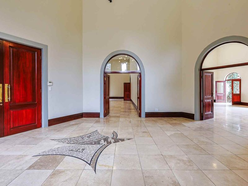 Iconic Waterkloof Ridge Masterpiece with Panoramic Views, Flatlet & Entertainment Oasis - Photo 6