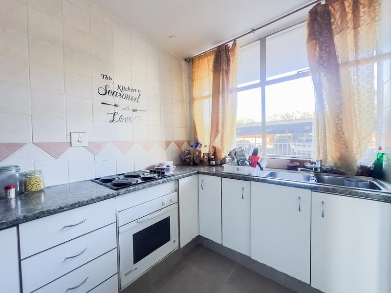 🏡 Fully Renovated 2-Bedroom Duplex in Secure Estate - Photo 10