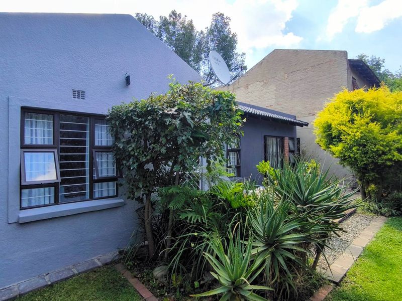 Investors Dream, with 2 Granny Flats! - Photo 3