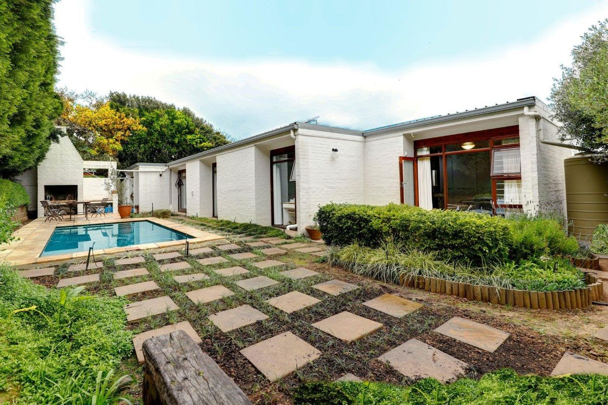 Surround yourself with character and style! - Photo 2