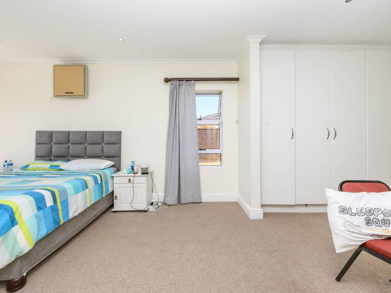 Exquisite Summerstrand Home - Photo 8