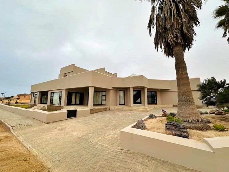 Beautiful Family Home looking for it's new family - Photo 2