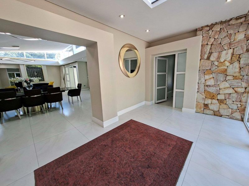Immaculate and beautifully designed 3 bedroom, 3.5 bathroom home available in Hurlingham. - Photo 4