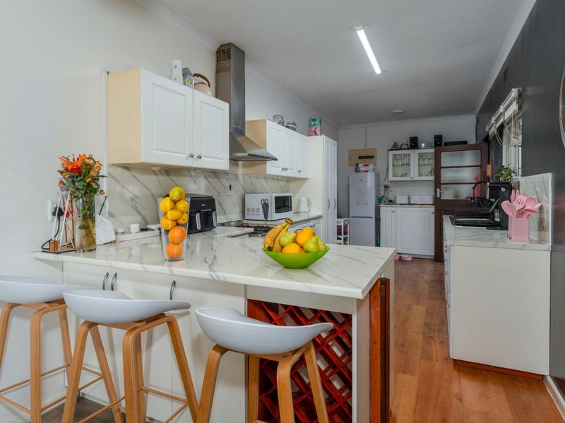 Delightfully spacious and loved family home adorned by lovely secure and established sunny garden plus built-in Braai area - this is a must see! - Photo 5