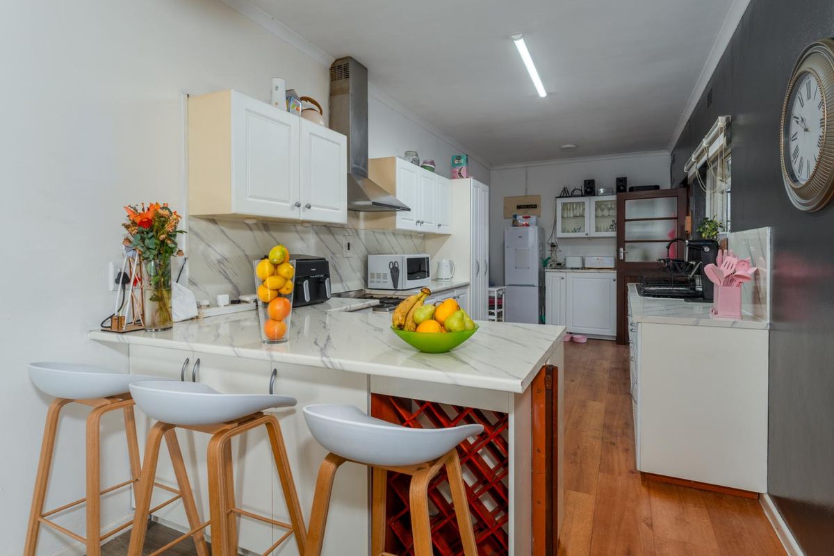 Delightfully spacious and loved family home adorned by lovely secure and established sunny garden plus built-in Braai area - this is a must see! - Photo 5