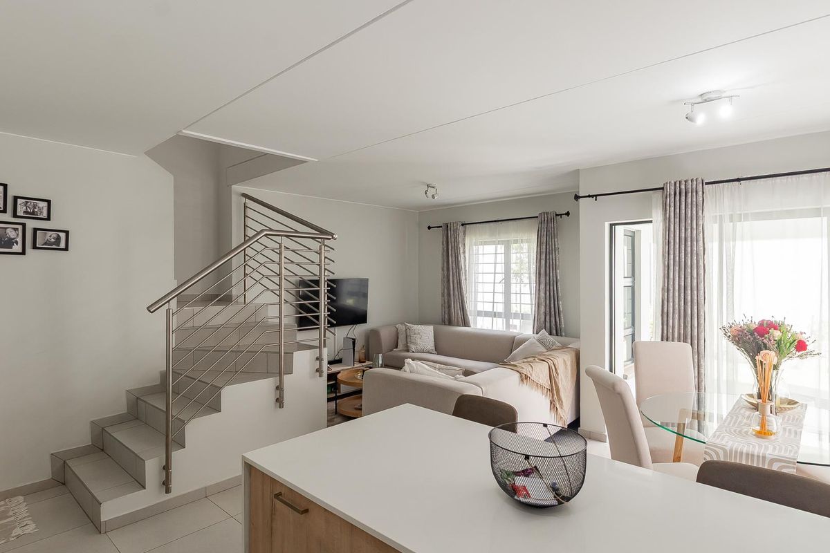 Modern Elegance in a Secure and Sought-After Estate - Photo 3