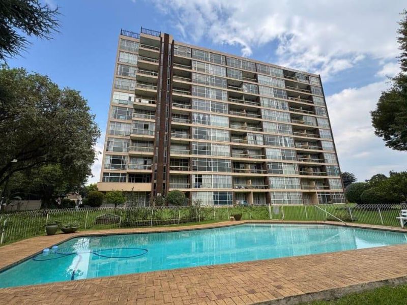 "Sophisticated Living: 2BR, 2BA Paradise with Pool Access!" - Photo 4