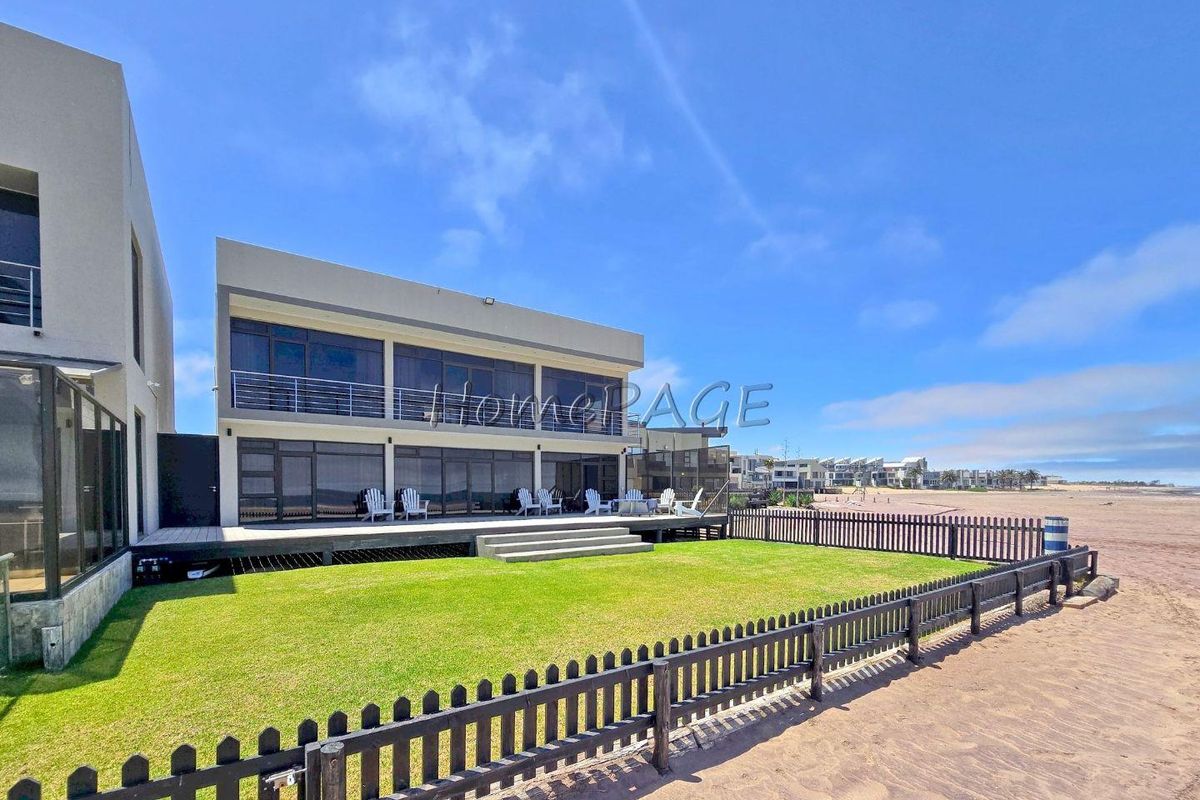 Long Beach Ext 1, Walvis Bay:  5 Bedr Beachfront Home is for Sale - Photo 2