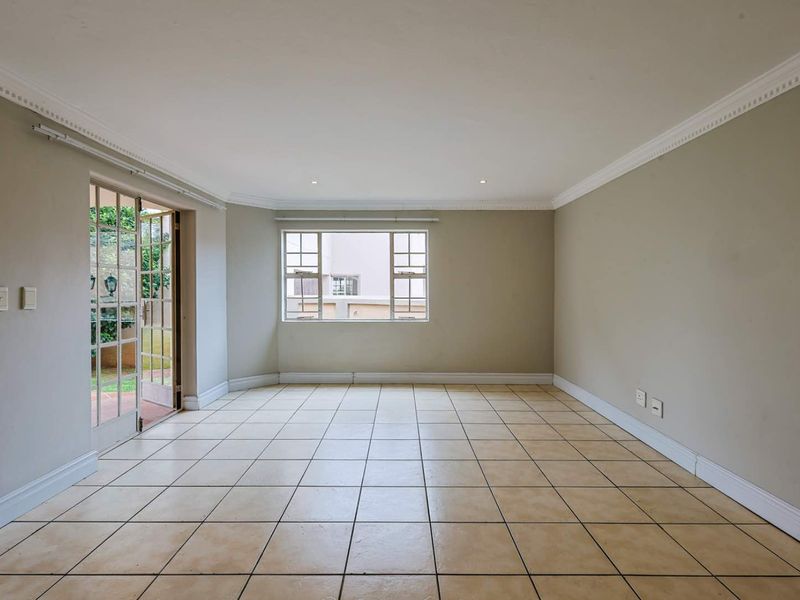 Charming 3-Bedroom House in Equestria with Spacious Yard. - Photo 5