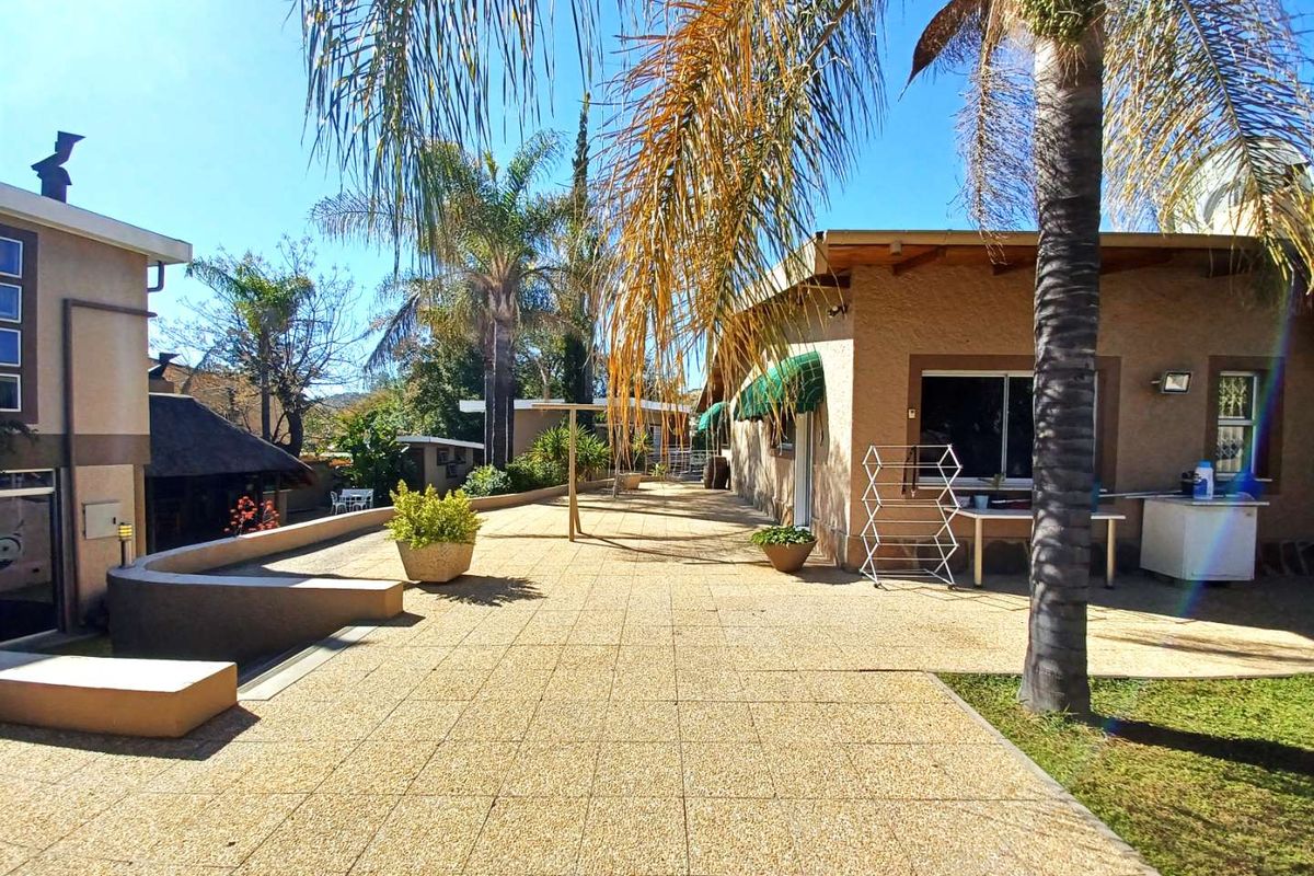 Klein Windhoek - Stunning Family Home... The Ultimate Entertainer’s Dream N$8 350 000 - Photo 4