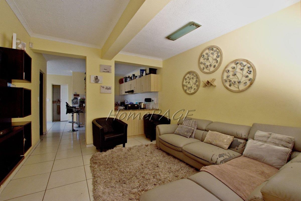 Central, Walvis Bay:  Townhouse in Villa Grande is for Sale - Photo 2