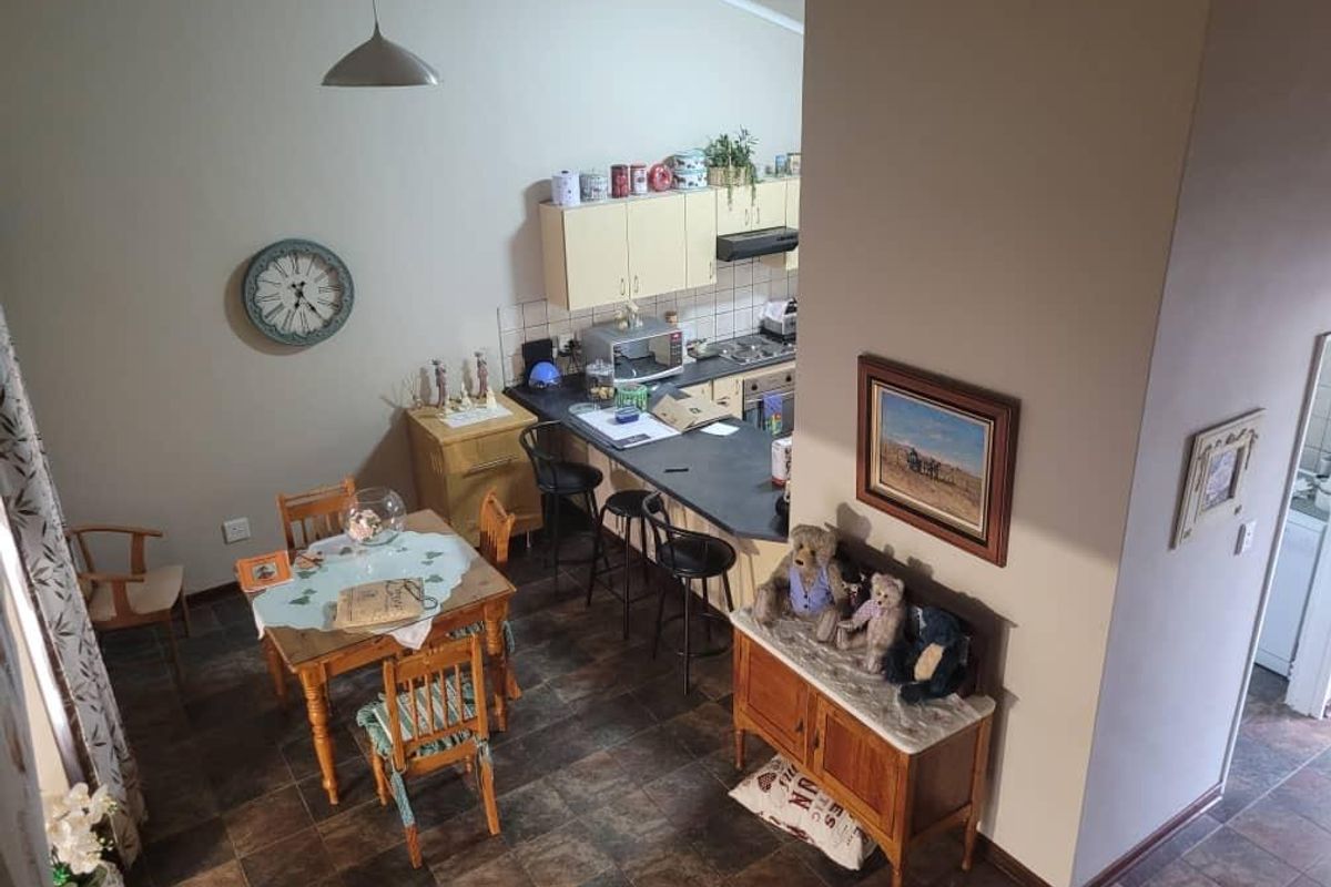 **FOR SALE - KLEINE PALACE, KLEINE KUPPE** - Photo 2