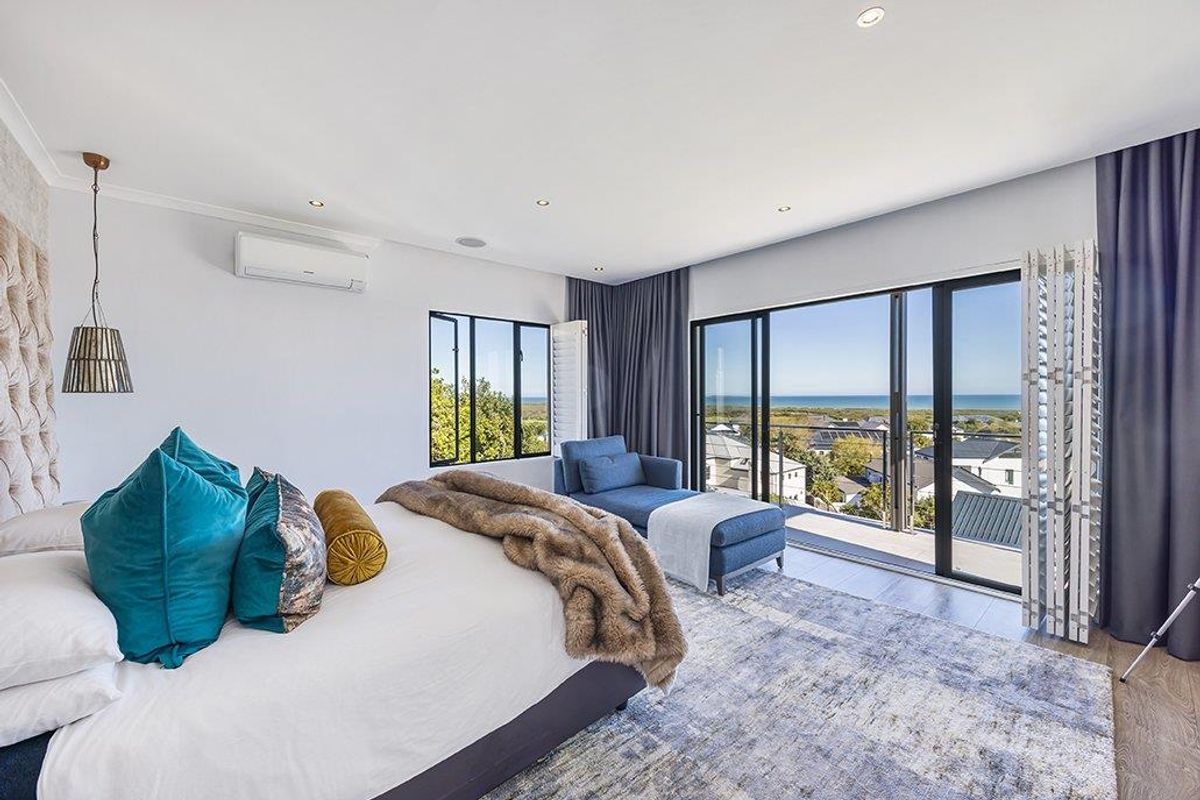 Luxurious Coastal Masterpiece with Panoramic Sea Views - Photo 3