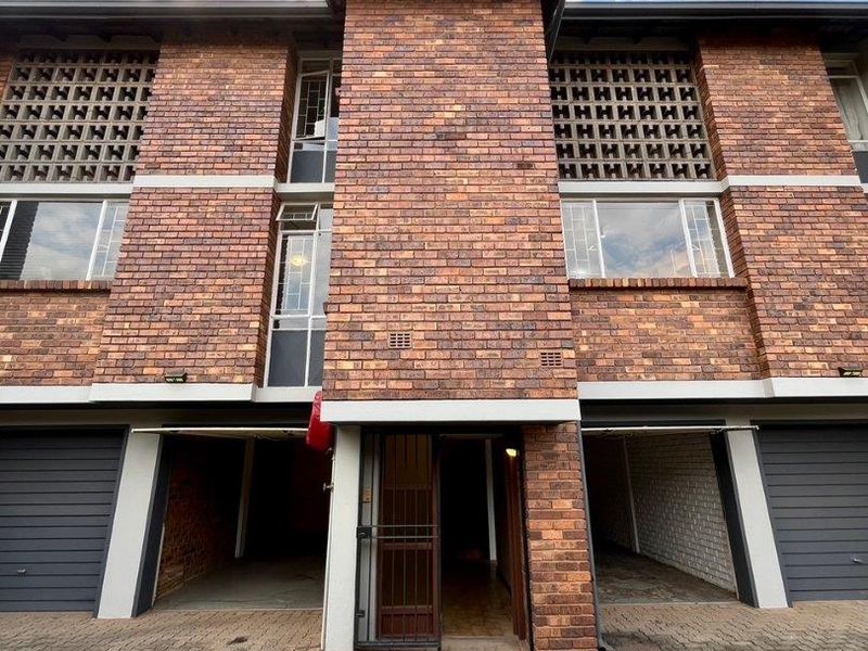 Spacious Three-Level Townhouse with Scenic Views in La Montagne - Photo 8