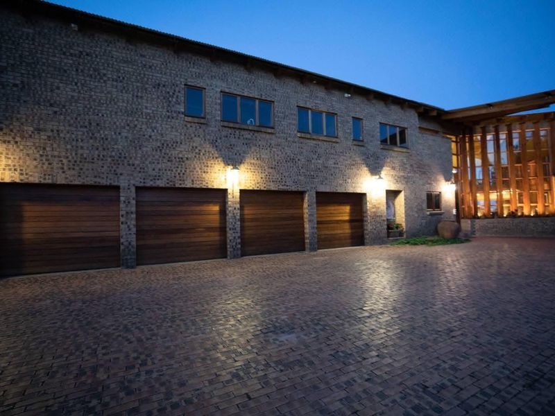 Exclusive Estate Living | Space, Privacy & Views - Photo 2