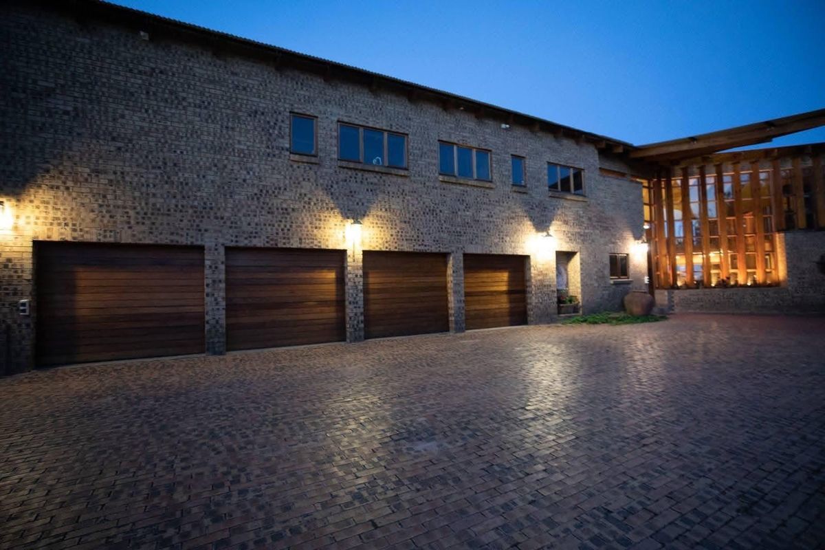 Exclusive Estate Living | Space, Privacy & Views - Photo 2