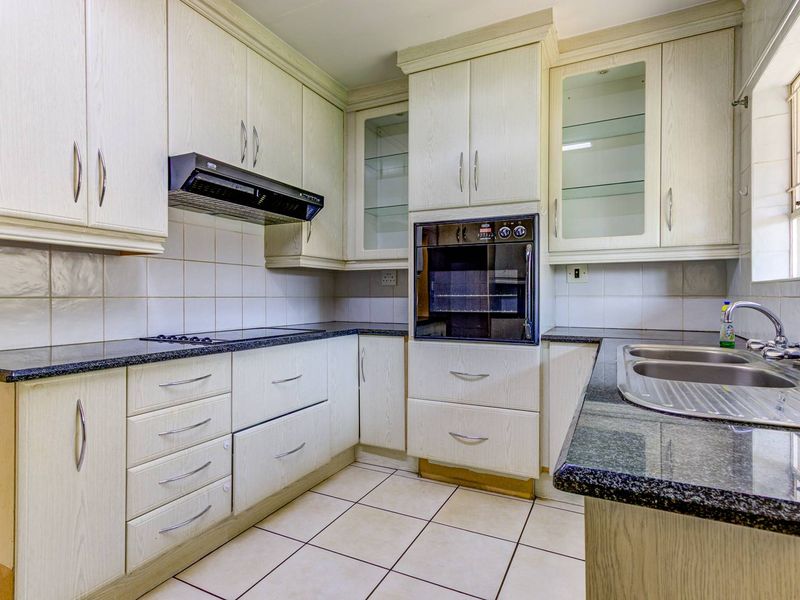 Townhouse for sale in prime Farrarmere location - Photo 7